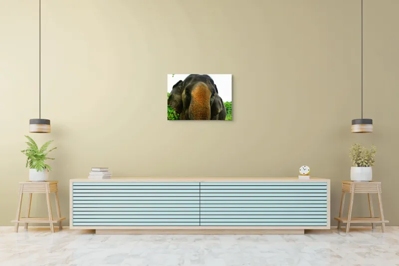 Tablou Canvas, "Un elefant în inima junglei", Elefant, Natural, Majestuos, Impresionant, Urechile, Riduri, Ochi, Verdeață, 70 x 50 cm – poza 7