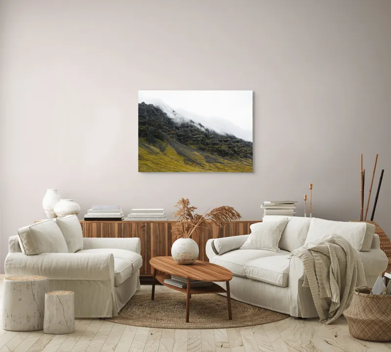 Tablou Canvas, "Norii mângâind vârfurile munților", Noros, Stâncos, Întunecat, Impunător, Solitar, Abrupt, Răcoros, 100 x 70 cm – poza 3