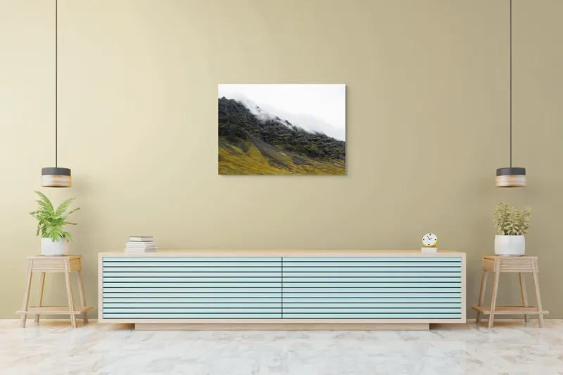 Tablou Canvas, "Norii mângâind vârfurile munților", Noros, Stâncos, Întunecat, Impunător, Solitar, Abrupt, Răcoros, 100 x 70 cm – poza 4