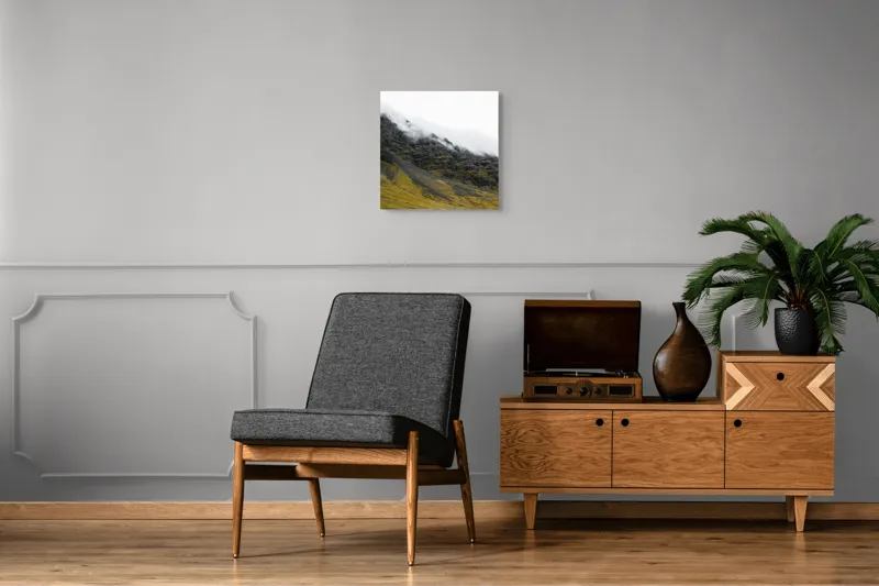 Tablou Canvas, "Norii mângâind vârfurile munților", Noros, Stâncos, Întunecat, Impunător, Solitar, Abrupt, Răcoros, 50 x 50 cm – poza 6