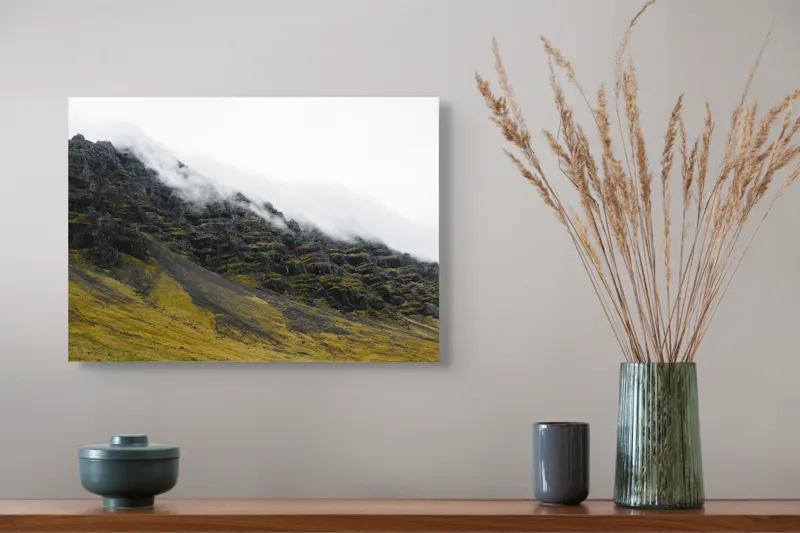 Tablou Canvas, "Norii mângâind vârfurile munților", Noros, Stâncos, Întunecat, Impunător, Solitar, Abrupt, Răcoros, 54 x 39 cm – poza 4