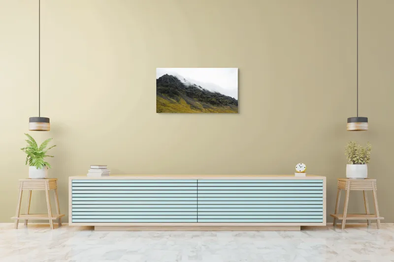 Tablou Canvas, "Norii mângâind vârfurile munților", Noros, Stâncos, Întunecat, Impunător, Solitar, Abrupt, Răcoros, 90 x 50 cm – poza 5