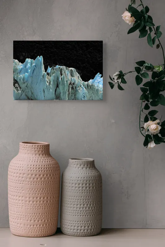 Tablou Canvas, "Regatul de Gheață al Tăcerii", Gheață, Munți, Contrast, Albastru, Întunecat, Natură, Peisaj, Glaciar, 39 x 26 cm – poza 4