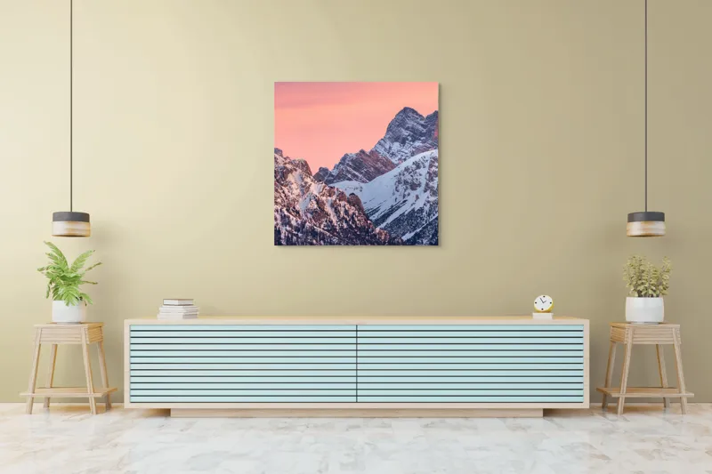 Tablou Canvas, "Lumina caldă a crestelor înzăpezite", Munți, Zăpadă, Amurg, Cer Roz, Vârfuri, Peisaj, Calm, 100 x 100 cm – poza 5