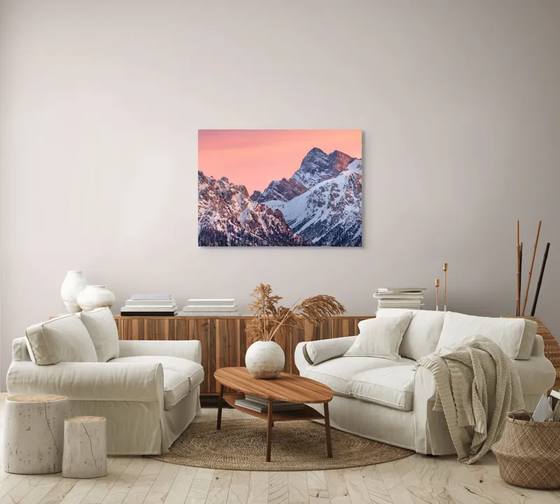 Tablou Canvas, "Lumina caldă a crestelor înzăpezite", Munți, Zăpadă, Amurg, Cer Roz, Vârfuri, Peisaj, Calm, 100 x 70 cm – poza 3