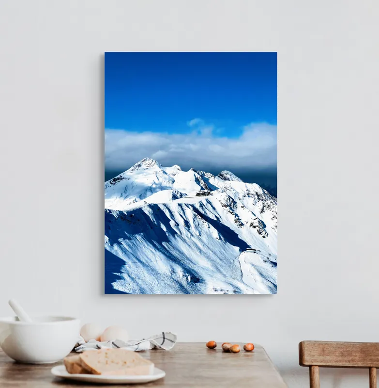 Tablou Canvas, "Strălucirea albă a munților înzăpeziți", Alb, Vârfuri, Înnorate, Peisaj, Însorit, Montan, Albastru, Zăpadă, 50 x 70 cm – poza 3