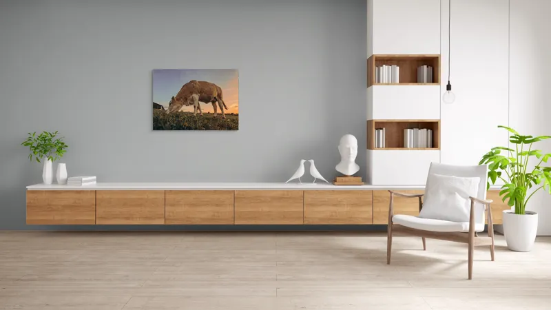 Tablou Canvas, "Vaca pășunând la apusul soarelui", Vacă, Apus, Iarbă, Fermă, Cer, Natură, Peisaj., 100 x 70 cm – poza 6