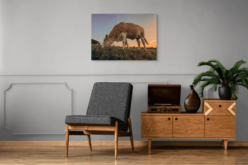 Tablou Canvas, "Vaca pășunând la apusul soarelui", Vacă, Apus, Iarbă, Fermă, Cer, Natură, Peisaj., 100 x 70 cm – poza 8