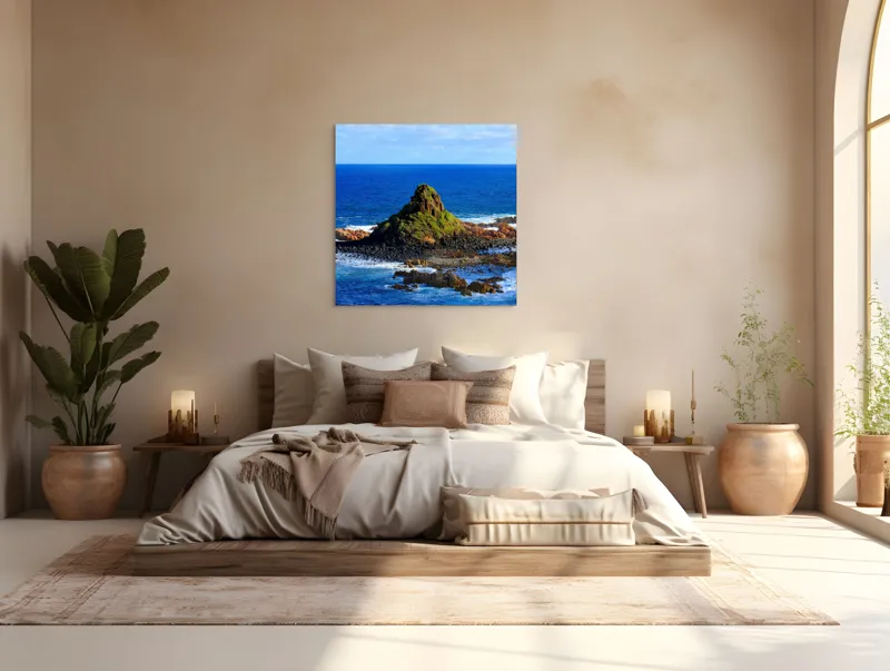 Tablou Canvas, "Insula stâncoasă în mijlocul oceanului", Mare, Stânci, Vegetație, Valuri, Cer, Albastru, Verde, Natură, Ocean, Insulă, 100 x 100 cm – poza 4
