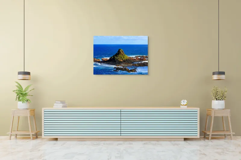 Tablou Canvas, "Insula stâncoasă în mijlocul oceanului", Mare, Stânci, Vegetație, Valuri, Cer, Albastru, Verde, Natură, Ocean, Insulă, 100 x 70 cm – poza 4