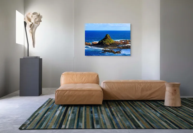 Tablou Canvas, "Insula stâncoasă în mijlocul oceanului", Mare, Stânci, Vegetație, Valuri, Cer, Albastru, Verde, Natură, Ocean, Insulă, 100 x 70 cm – poza 7