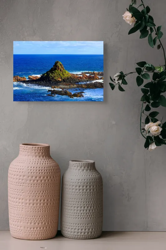 Tablou Canvas, "Insula stâncoasă în mijlocul oceanului", Mare, Stânci, Vegetație, Valuri, Cer, Albastru, Verde, Natură, Ocean, Insulă, 39 x 26 cm – poza 4