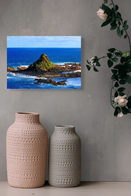 Tablou Canvas, "Insula stâncoasă în mijlocul oceanului", Mare, Stânci, Vegetație, Valuri, Cer, Albastru, Verde, Natură, Ocean, Insulă, 54 x 39 cm – poza 8