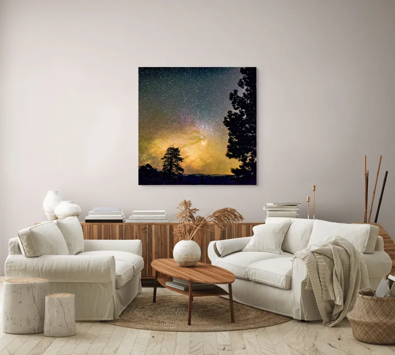 Tablou Canvas, "Stele strălucitoare peste pădure întunecată", Cer, Stele, Noapte, Natură, Pădure, Siluetă, Galaxie, Lumină, Strălucire, Mister, Infinit, Timp., 100 x 100 cm – poza 3