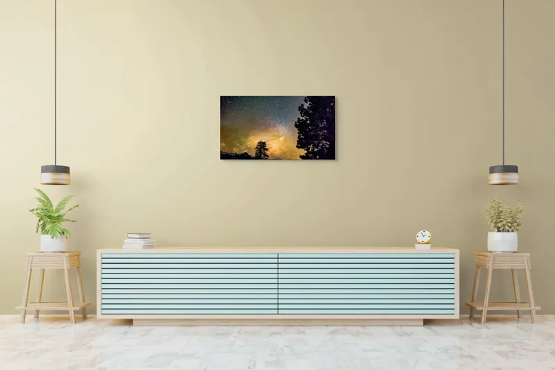 Tablou Canvas, "Stele strălucitoare peste pădure întunecată", Cer, Stele, Noapte, Natură, Pădure, Siluetă, Galaxie, Lumină, Strălucire, Mister, Infinit, Timp., 90 x 50 cm – poza 5