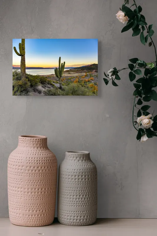 Tablou Canvas, "Apus în deșertul tăcut lângă lac", Cactuși, Apus, Peisaj, Lac, Cer, Vegetație, Coline, Lumină, Pitoresc, Tihnă, 39 x 26 cm – poza 4