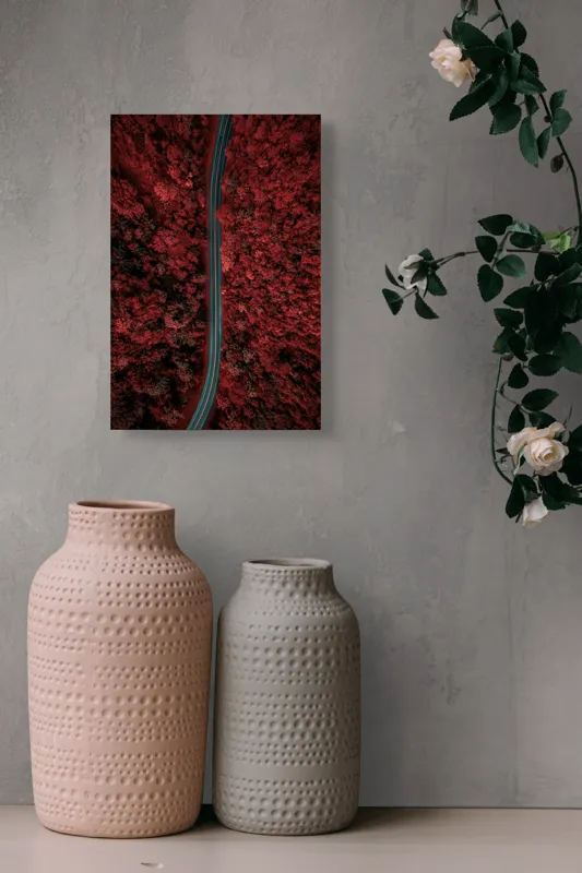 Tablou Canvas, "Drumul singuratic prin pădurea roșie", Drum, Roșu, Pădure, Aerian, Peisaj, Contrast, Natură, Cale, Curbe, Mister, 26 x 39 cm – poza 6