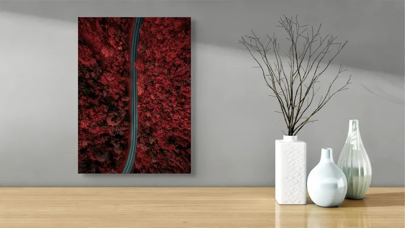 Tablou Canvas, "Drumul singuratic prin pădurea roșie", Drum, Roșu, Pădure, Aerian, Peisaj, Contrast, Natură, Cale, Curbe, Mister, 39 x 54 cm – poza 4