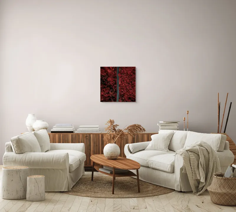 Tablou Canvas, "Drumul singuratic prin pădurea roșie", Drum, Roșu, Pădure, Aerian, Peisaj, Contrast, Natură, Cale, Curbe, Mister, 50 x 50 cm – poza 7