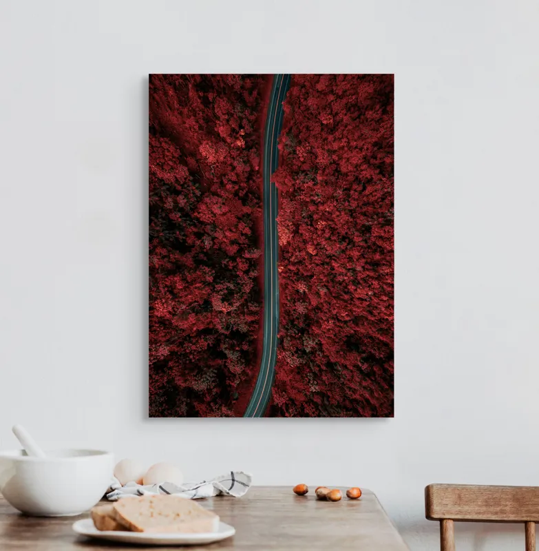 Tablou Canvas, "Drumul singuratic prin pădurea roșie", Drum, Roșu, Pădure, Aerian, Peisaj, Contrast, Natură, Cale, Curbe, Mister, 50 x 70 cm – poza 3