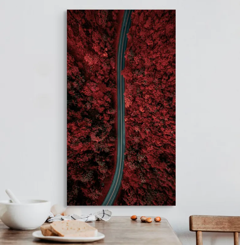 Tablou Canvas, "Drumul singuratic prin pădurea roșie", Drum, Roșu, Pădure, Aerian, Peisaj, Contrast, Natură, Cale, Curbe, Mister, 50 x 90 cm – poza 3