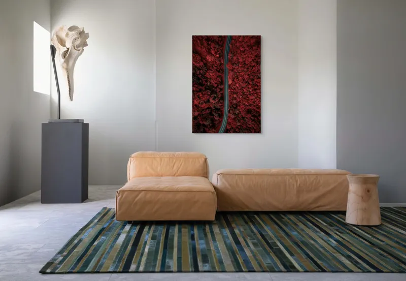 Tablou Canvas, "Drumul singuratic prin pădurea roșie", Drum, Roșu, Pădure, Aerian, Peisaj, Contrast, Natură, Cale, Curbe, Mister, 70 x 100 cm – poza 7