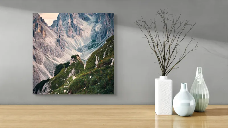 Tablou Canvas, "Munții învăluiți în lumina apusului", Majestic, Rugged, Towering, Serene, Verdant, Picturesque, Stark, Breathtaking, 50 x 50 cm – poza 3