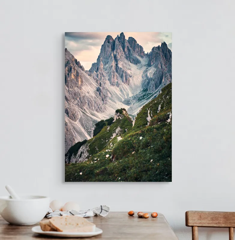 Tablou Canvas, "Munții învăluiți în lumina apusului", Majestic, Rugged, Towering, Serene, Verdant, Picturesque, Stark, Breathtaking, 50 x 70 cm – poza 3