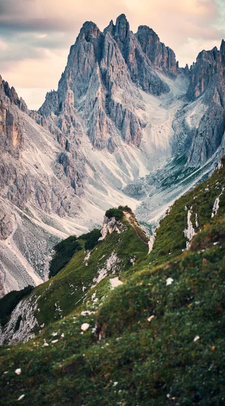 Tablou Canvas, "Munții învăluiți în lumina apusului", Majestic, Rugged, Towering, Serene, Verdant, Picturesque, Stark, Breathtaking, 50 x 90 cm – poza 2