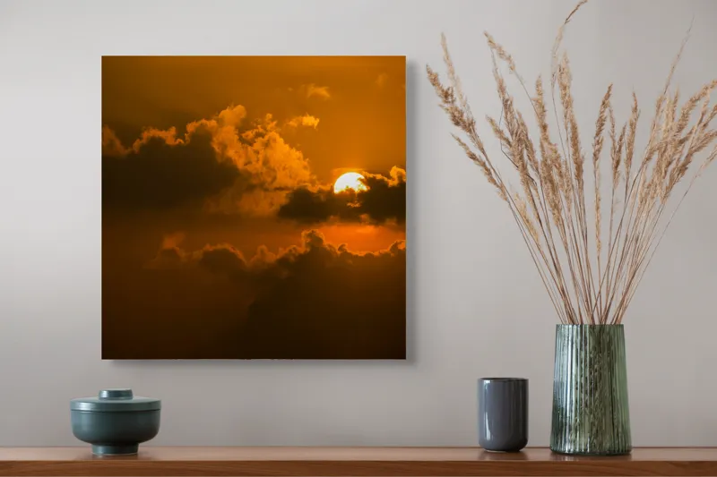 Tablou Canvas, "Soarele ascuns printre nori aurii", Soare, Apus, Nori, Cer, Portocaliu, Umbre, Lumină, Strălucire, Oglindire, Natură, 50 x 50 cm – poza 4