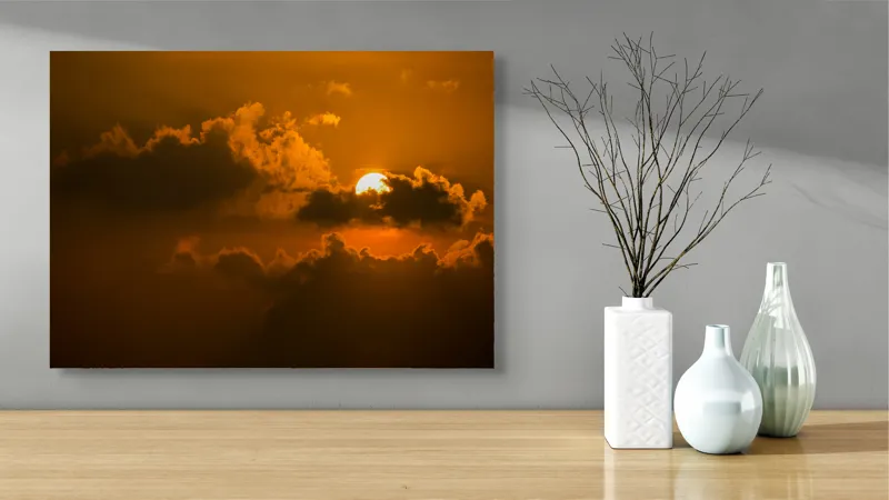Tablou Canvas, "Soarele ascuns printre nori aurii", Soare, Apus, Nori, Cer, Portocaliu, Umbre, Lumină, Strălucire, Oglindire, Natură, 70 x 50 cm – poza 3