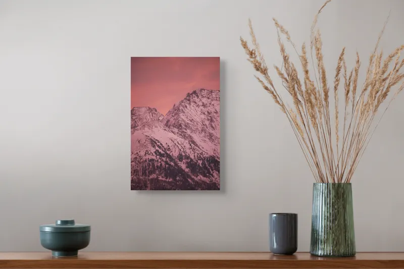 Tablou Canvas, "Tainicul amurg al munților înzăpeziți", Montană, Zăpadă, Creste, Cer, Roz, Apus, Imagine, Frumusețe, Liniște, Peisaj, 26 x 39 cm – poza 5