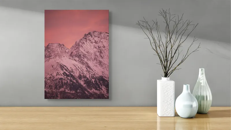 Tablou Canvas, "Tainicul amurg al munților înzăpeziți", Montană, Zăpadă, Creste, Cer, Roz, Apus, Imagine, Frumusețe, Liniște, Peisaj, 39 x 54 cm – poza 4