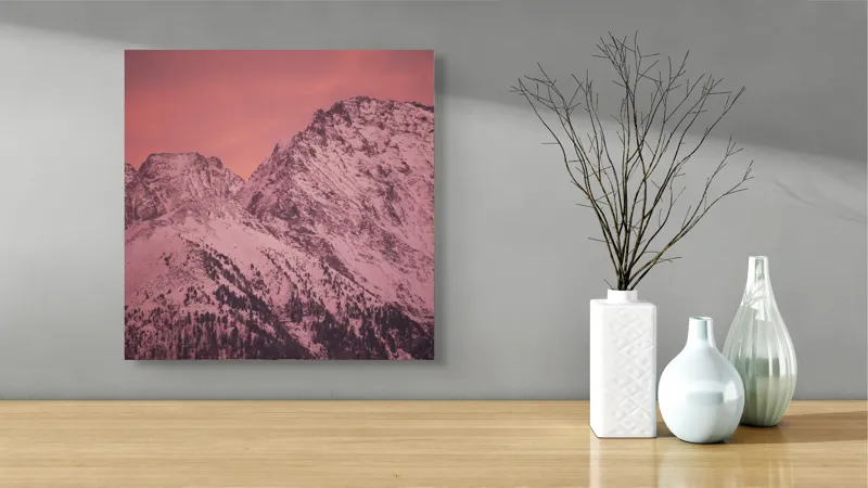 Tablou Canvas, "Tainicul amurg al munților înzăpeziți", Montană, Zăpadă, Creste, Cer, Roz, Apus, Imagine, Frumusețe, Liniște, Peisaj, 50 x 50 cm – poza 3