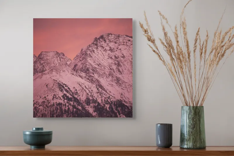 Tablou Canvas, "Tainicul amurg al munților înzăpeziți", Montană, Zăpadă, Creste, Cer, Roz, Apus, Imagine, Frumusețe, Liniște, Peisaj, 50 x 50 cm – poza 4