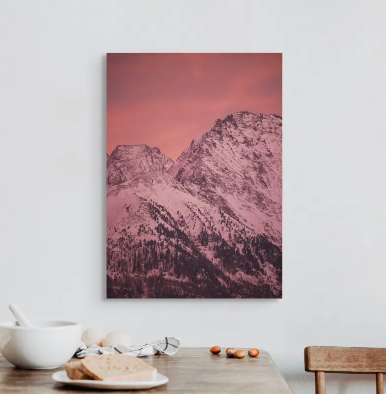 Tablou Canvas, "Tainicul amurg al munților înzăpeziți", Montană, Zăpadă, Creste, Cer, Roz, Apus, Imagine, Frumusețe, Liniște, Peisaj, 50 x 70 cm – poza 3