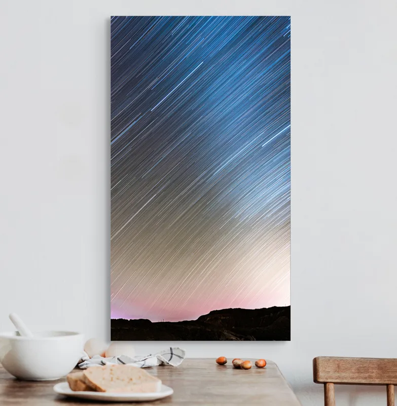 Tablou Canvas, "Stele strălucitoare peste munții întunecați", Stele, Cer, Pante, Noapte, Lumină, Peisaj, Mișcare, Lung, Expunere, Strălucire, Orizont, 50 x 90 cm – poza 3