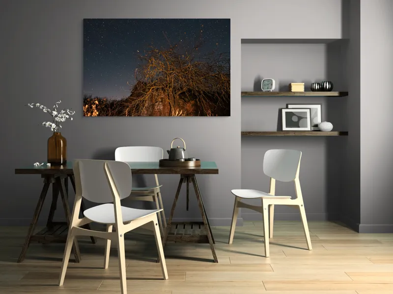 Tablou Canvas, "Stele deasupra unui copac uscat", Cer, Stele, Copac, Noapte, Clădire, Rămășițe, Tăcere, Mister, Natură, Frumusețe, 150 x 100 cm – poza 5