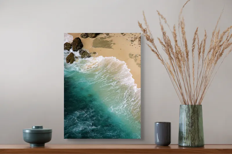 Tablou Canvas, "Valurile mării pe țărmul nisipos", Ocean, Valuri, Nisip, Țărm, Albastru, Spumă, Stânci, Natură, 39 x 54 cm – poza 3