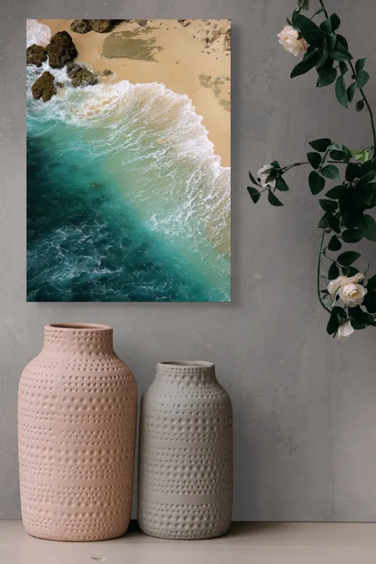 Tablou Canvas, "Valurile mării pe țărmul nisipos", Ocean, Valuri, Nisip, Țărm, Albastru, Spumă, Stânci, Natură, 39 x 54 cm – poza 6