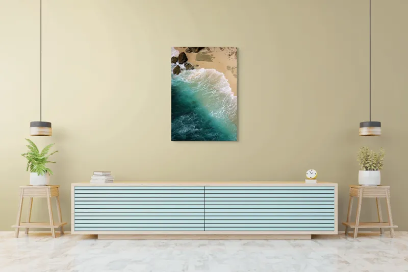 Tablou Canvas, "Valurile mării pe țărmul nisipos", Ocean, Valuri, Nisip, Țărm, Albastru, Spumă, Stânci, Natură, 70 x 100 cm – poza 5
