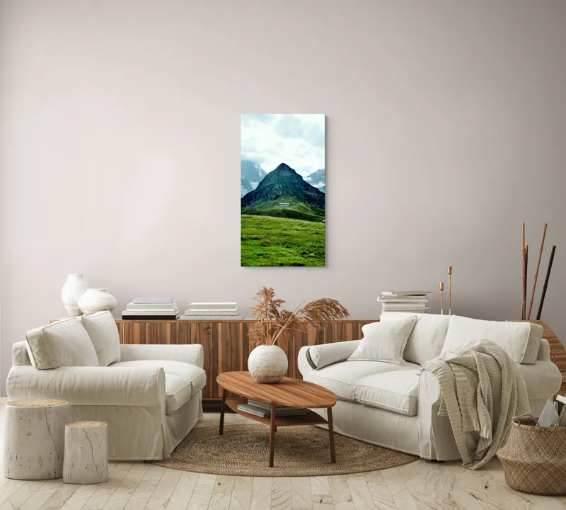 Tablou Canvas, "Cabana singuratică între munți verzi", Munți, Vârf, Iarbă, Norii, Cabana, Peisaj, Pășune, Stânci., 50 x 90 cm – poza 7