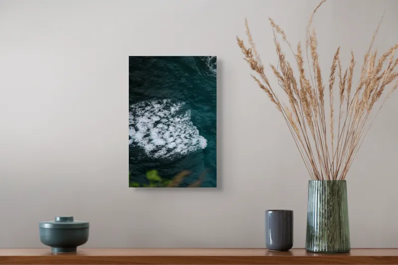 Tablou Canvas, "Valuri spumoase în largul mării", Ocean, Valuri, Spumă, Albastru, Natură, Energic, Dinamic, Apă, Profund., 26 x 39 cm – poza 5