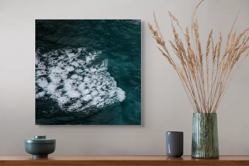 Tablou Canvas, "Valuri spumoase în largul mării", Ocean, Valuri, Spumă, Albastru, Natură, Energic, Dinamic, Apă, Profund., 50 x 50 cm – poza 4