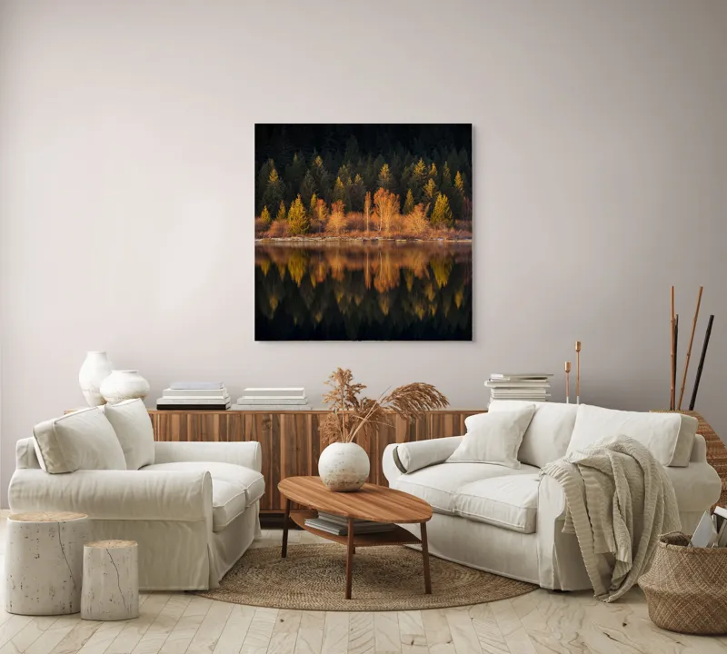 Tablou Canvas, "Lumina aurie în pădurea adormită", Reflecție, Pădure, Lac, Copaci, Toamnă, Apus, Lumină, Frumusețe, Natură, Serenitate, 100 x 100 cm – poza 3
