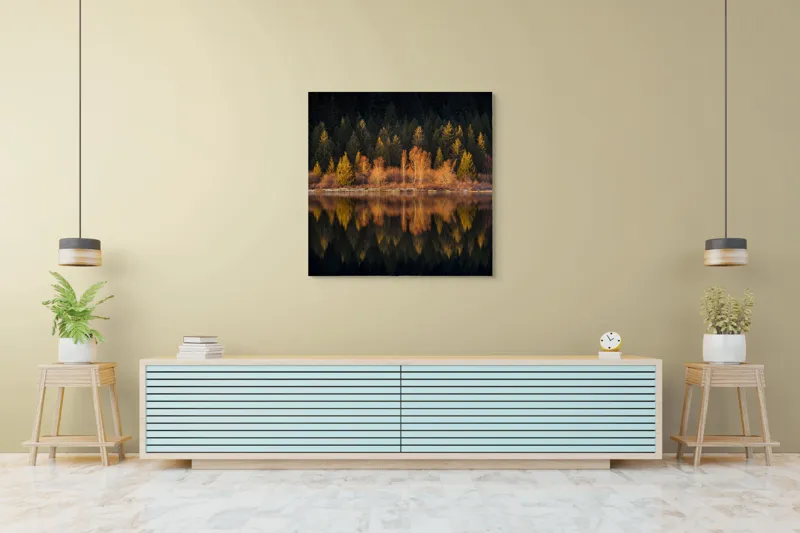 Tablou Canvas, "Lumina aurie în pădurea adormită", Reflecție, Pădure, Lac, Copaci, Toamnă, Apus, Lumină, Frumusețe, Natură, Serenitate, 100 x 100 cm – poza 5