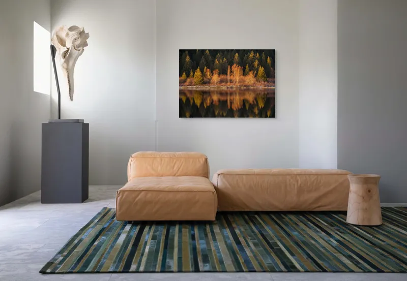 Tablou Canvas, "Lumina aurie în pădurea adormită", Reflecție, Pădure, Lac, Copaci, Toamnă, Apus, Lumină, Frumusețe, Natură, Serenitate, 100 x 70 cm – poza 7