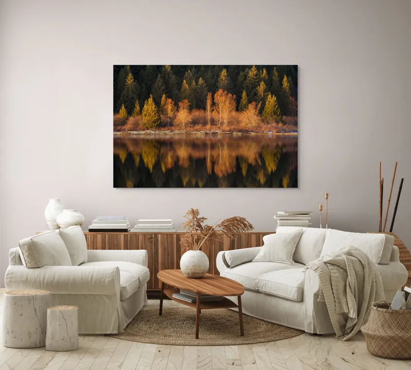Tablou Canvas, "Lumina aurie în pădurea adormită", Reflecție, Pădure, Lac, Copaci, Toamnă, Apus, Lumină, Frumusețe, Natură, Serenitate, 150 x 100 cm – poza 3