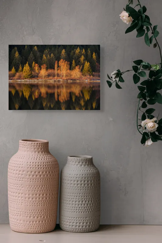 Tablou Canvas, "Lumina aurie în pădurea adormită", Reflecție, Pădure, Lac, Copaci, Toamnă, Apus, Lumină, Frumusețe, Natură, Serenitate, 54 x 39 cm – poza 8
