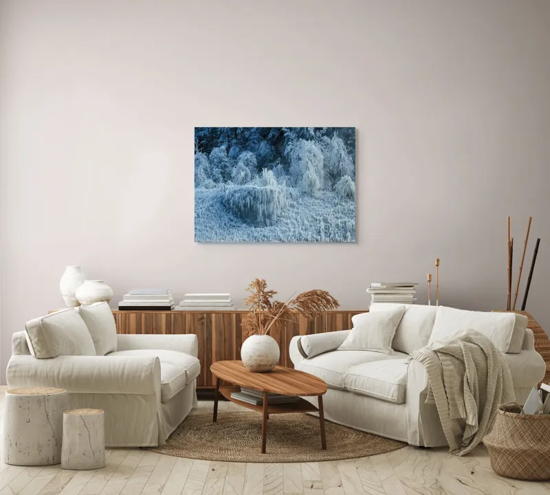 Tablou Canvas, "Pădure înghețată în liniștea iernii", Gheață, Pădure, Iarnă, Turturi, Frig, Natură, Peisaj, Alb, Înghețat, Copaci, 100 x 70 cm – poza 3